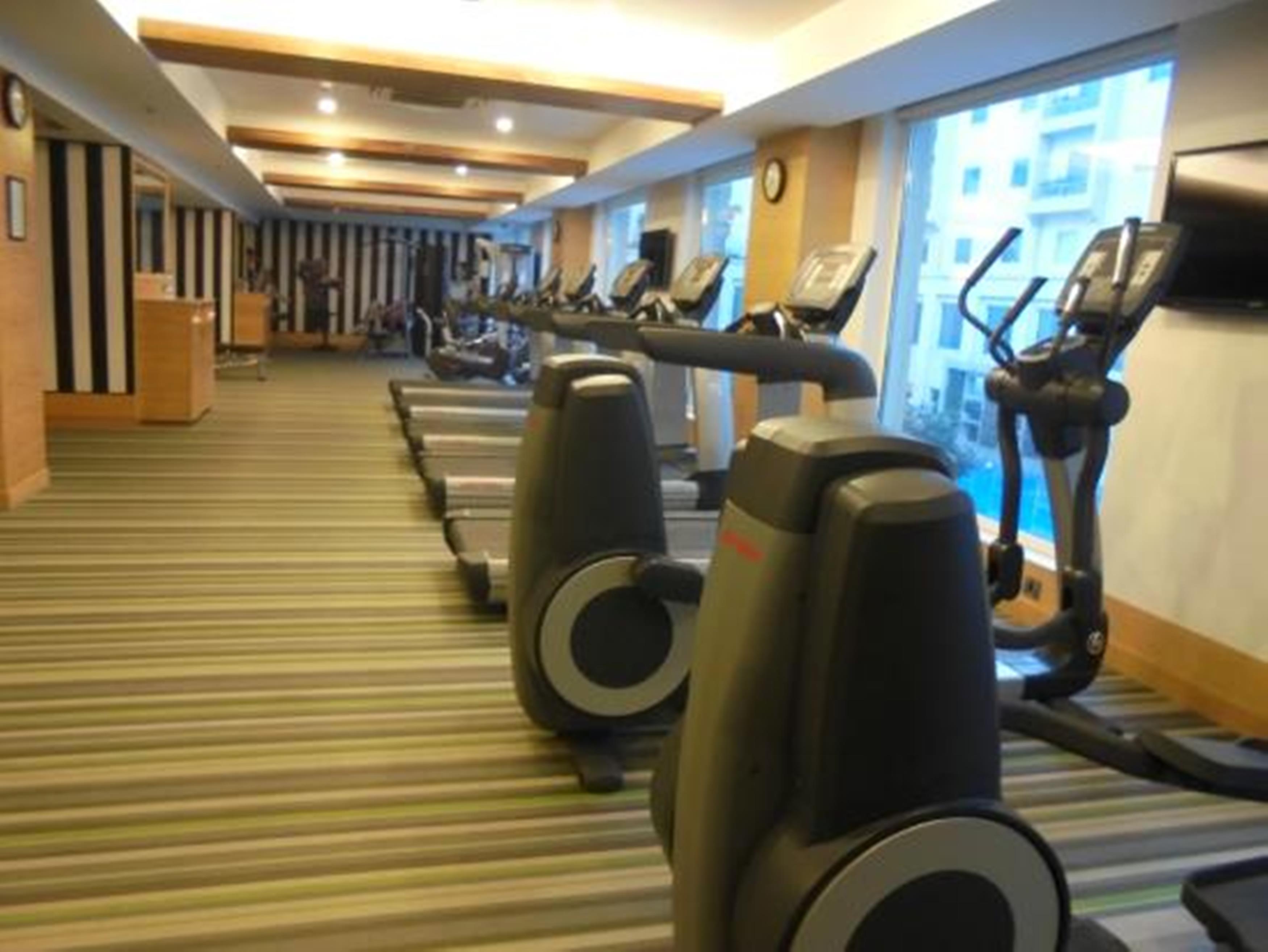 Lemon Tree Premier, Delhi Airport Hotel New Delhi Luaran gambar The gym at the hotel