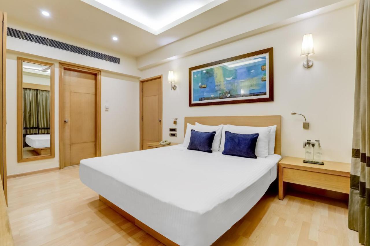 Lemon Tree Premier, Delhi Airport Hotel New Delhi Luaran gambar A bedroom at the hotel