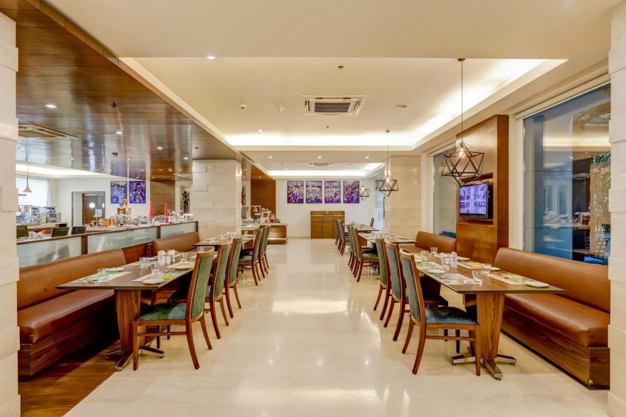 Lemon Tree Premier, Delhi Airport Hotel New Delhi Luaran gambar The interior of the restaurant