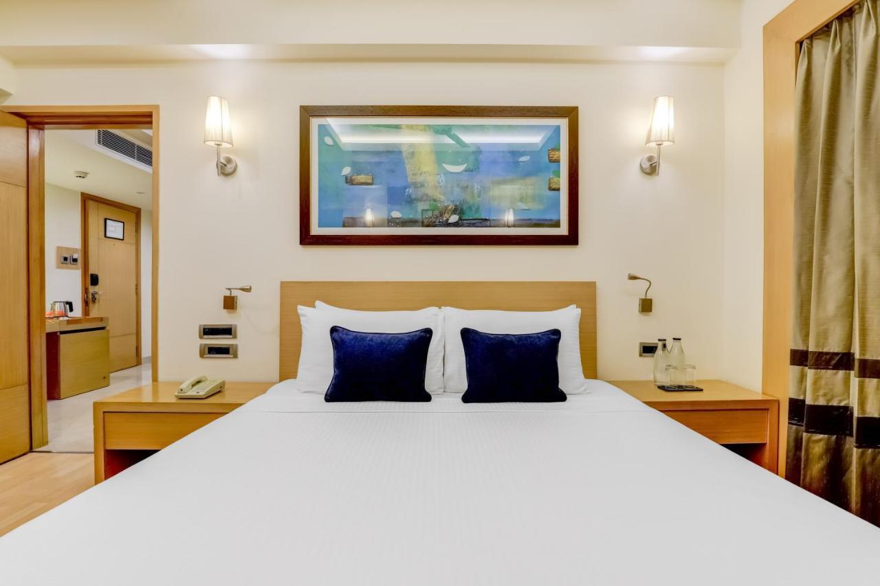 Lemon Tree Premier, Delhi Airport Hotel New Delhi Luaran gambar A room at the hotel