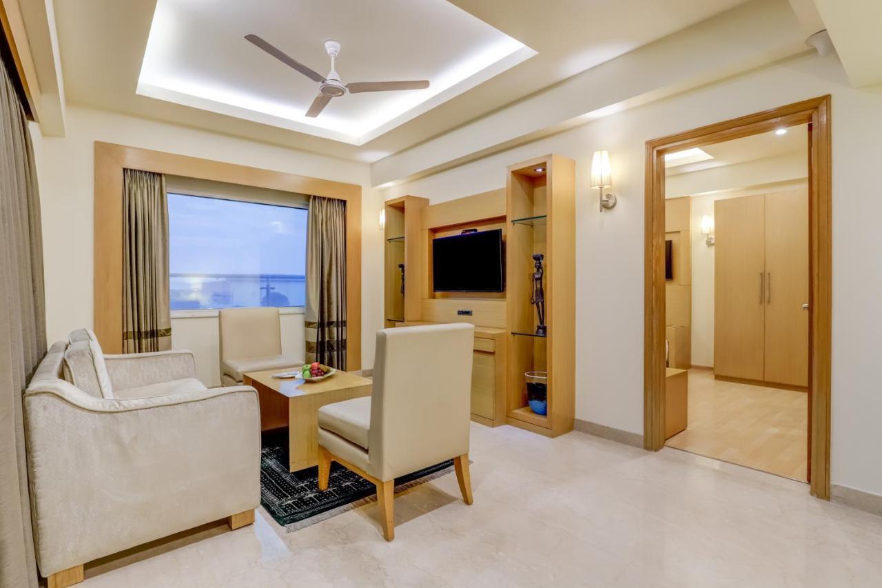 Lemon Tree Premier, Delhi Airport Hotel New Delhi Luaran gambar Suite room at The Park, New Delhi