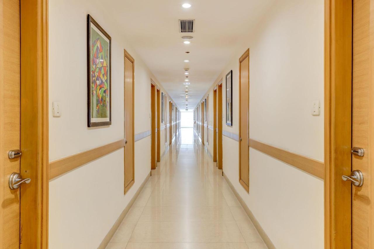 Lemon Tree Premier, Delhi Airport Hotel New Delhi Luaran gambar A typical corridor at the school