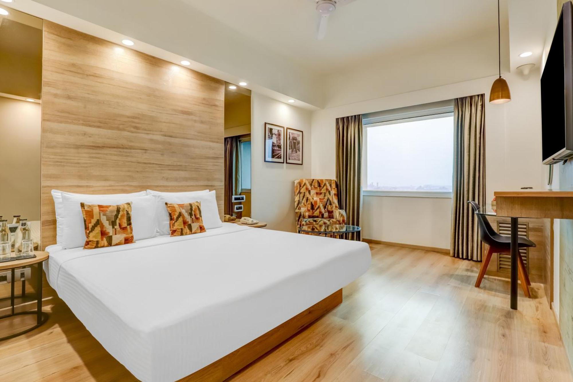Lemon Tree Premier, Delhi Airport Hotel New Delhi Luaran gambar A room at the hotel