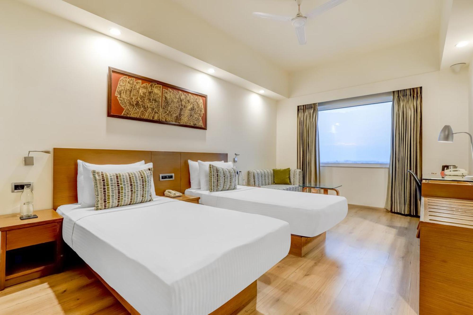 Lemon Tree Premier, Delhi Airport Hotel New Delhi Luaran gambar A room at the hotel