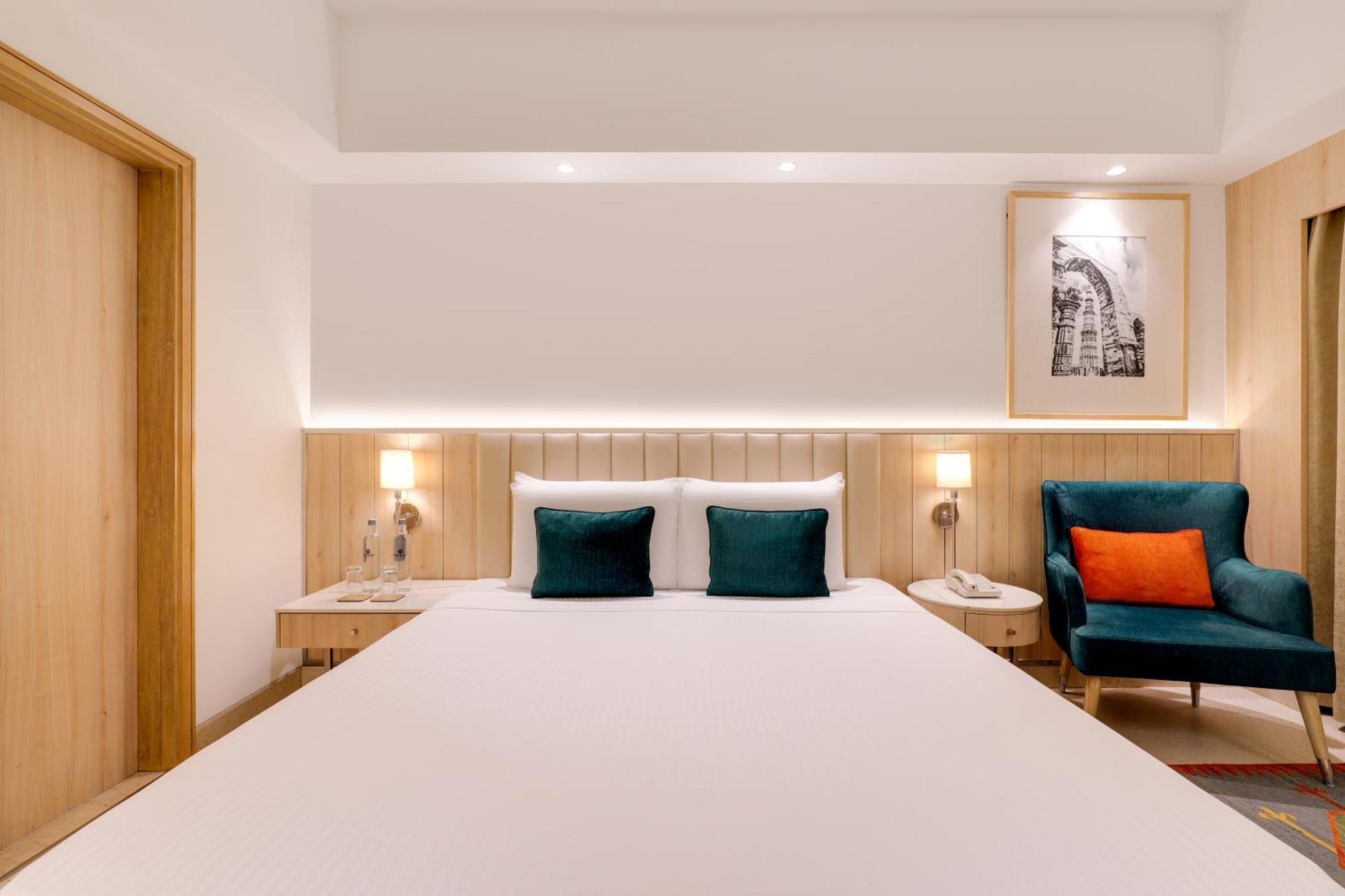 Lemon Tree Premier, Delhi Airport Hotel New Delhi Luaran gambar A room at the hotel