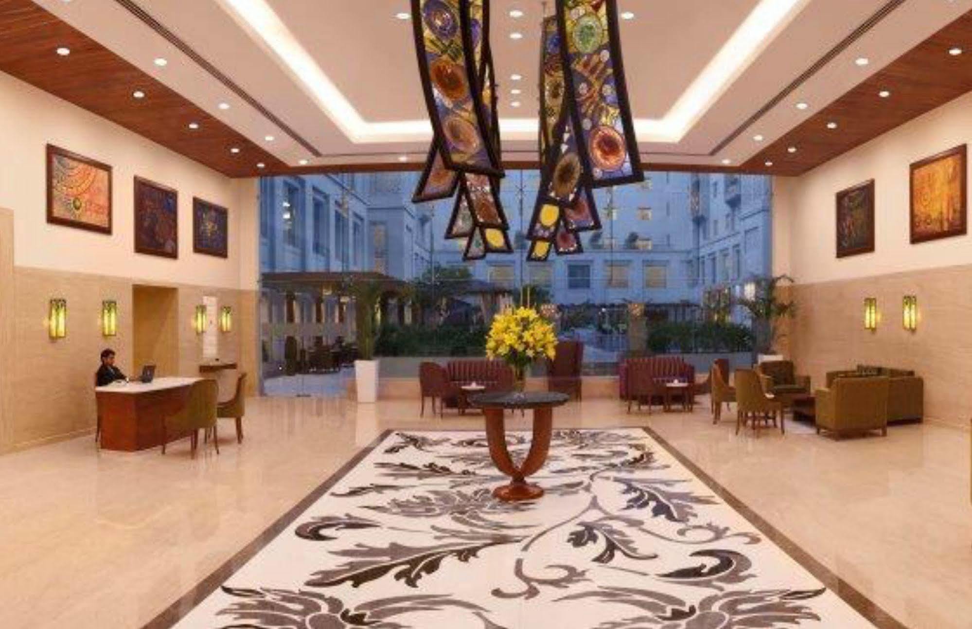 Lemon Tree Premier, Delhi Airport Hotel New Delhi Luaran gambar The lobby of the hotel