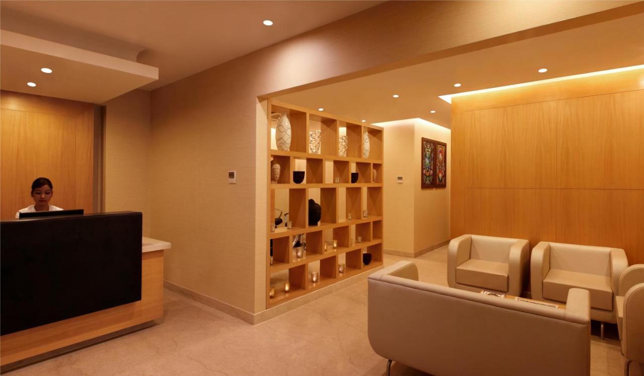 Lemon Tree Premier, Delhi Airport Hotel New Delhi Luaran gambar The interior of the lounge
