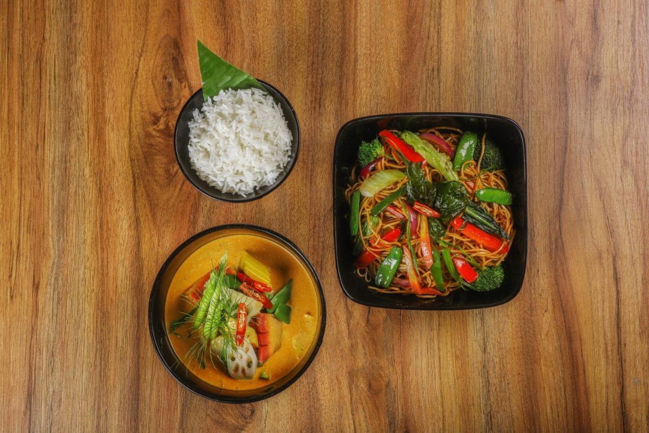 Lemon Tree Premier, Delhi Airport Hotel New Delhi Luaran gambar Thai food