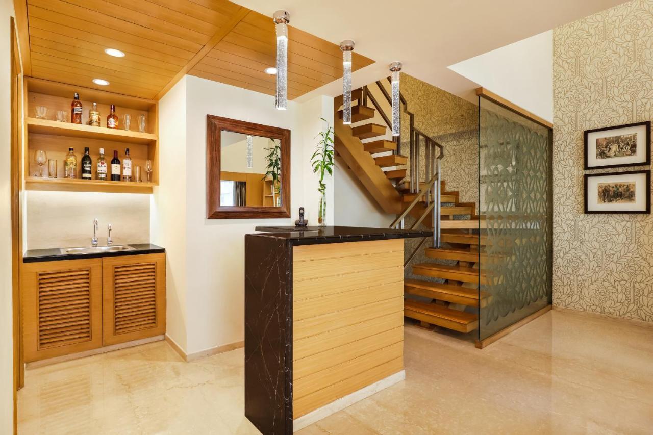 Lemon Tree Premier, Delhi Airport Hotel New Delhi Luaran gambar A wet bar in a home