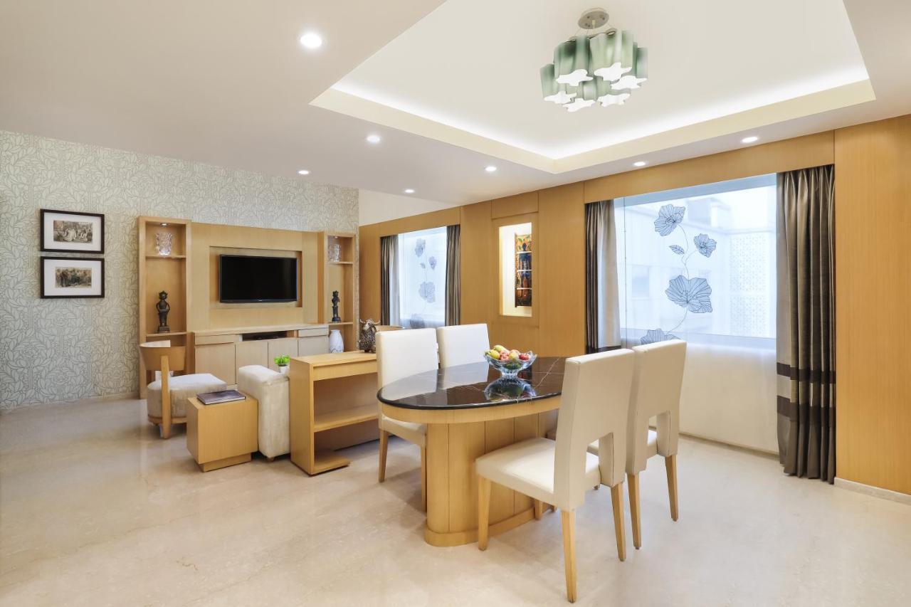 Lemon Tree Premier, Delhi Airport Hotel New Delhi Luaran gambar A suite at the hotel
